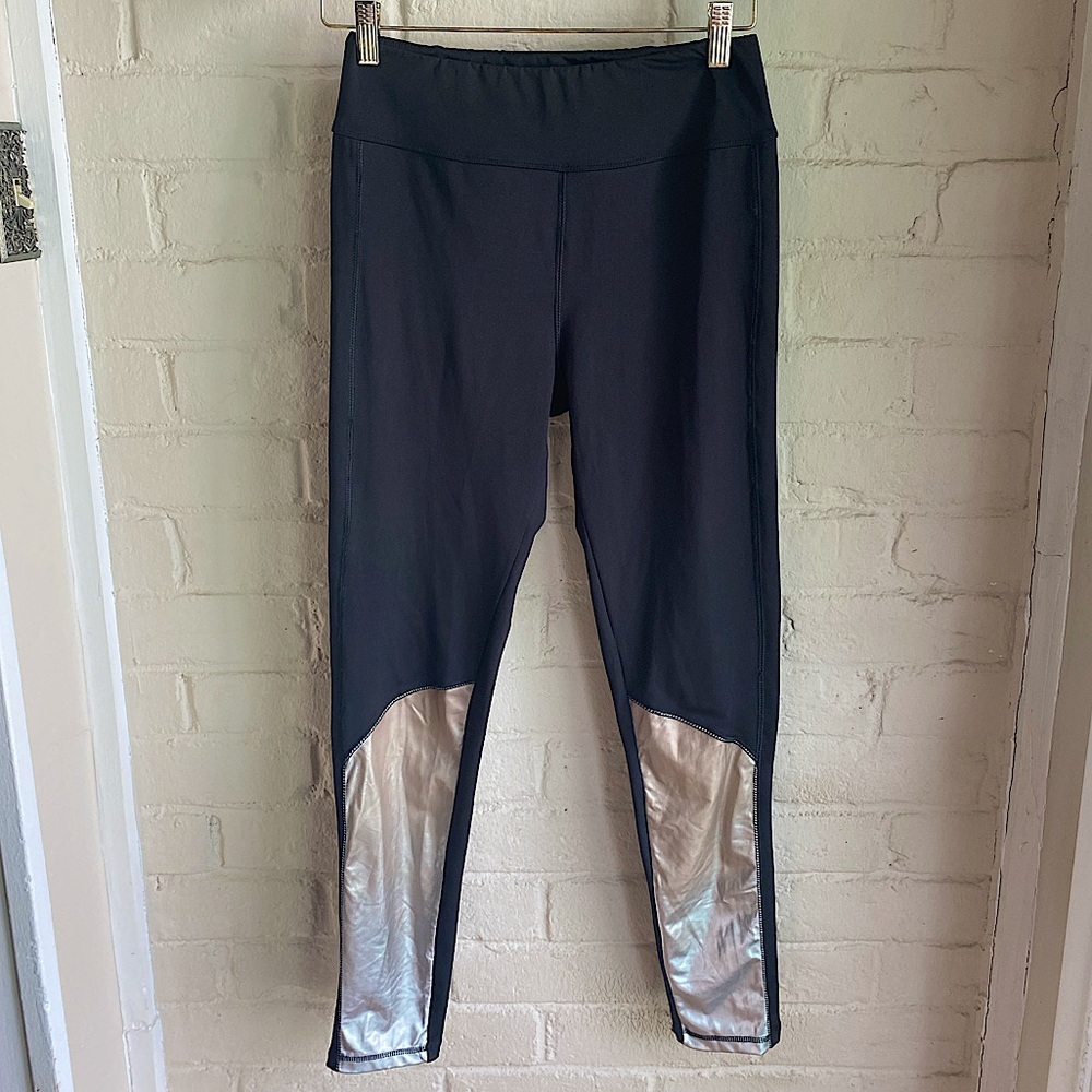Giani Bini size Large black gold silver stretch yoga running workout leggings